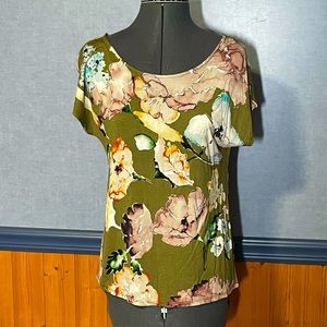 🔥3 for $15 Sale- Philosophy green floral cap sleeve